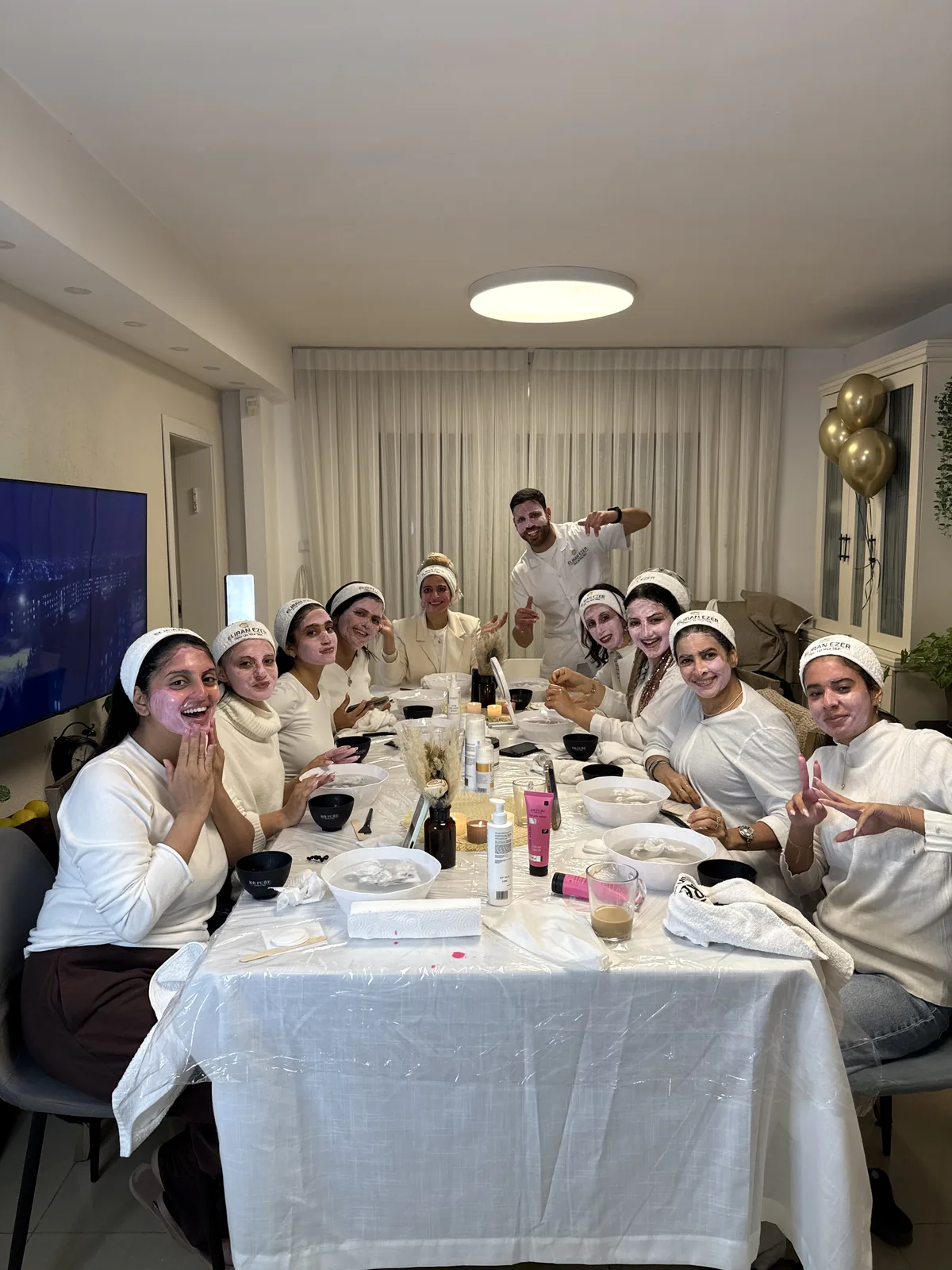 תמונה מסדנת GLOW UP SKIN CODE — 13